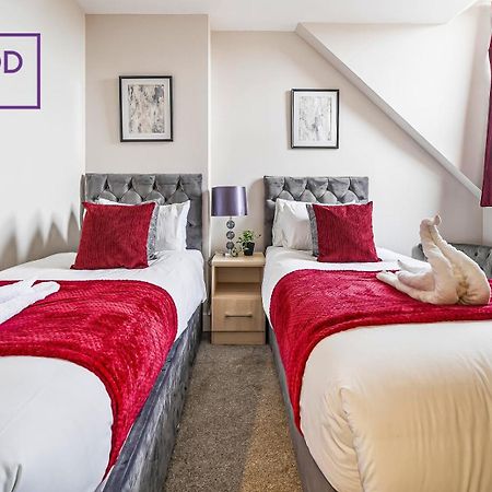 Newly Refurbished Everest Lodge Serviced Apartments For Contractors & Families, Free Wifi & Netflix By Redwood Stays ファーンバラ エクステリア 写真