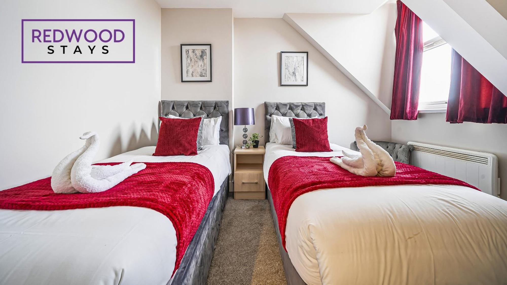 Newly Refurbished Everest Lodge Serviced Apartments For Contractors & Families, Free Wifi & Netflix By Redwood Stays ファーンバラ エクステリア 写真