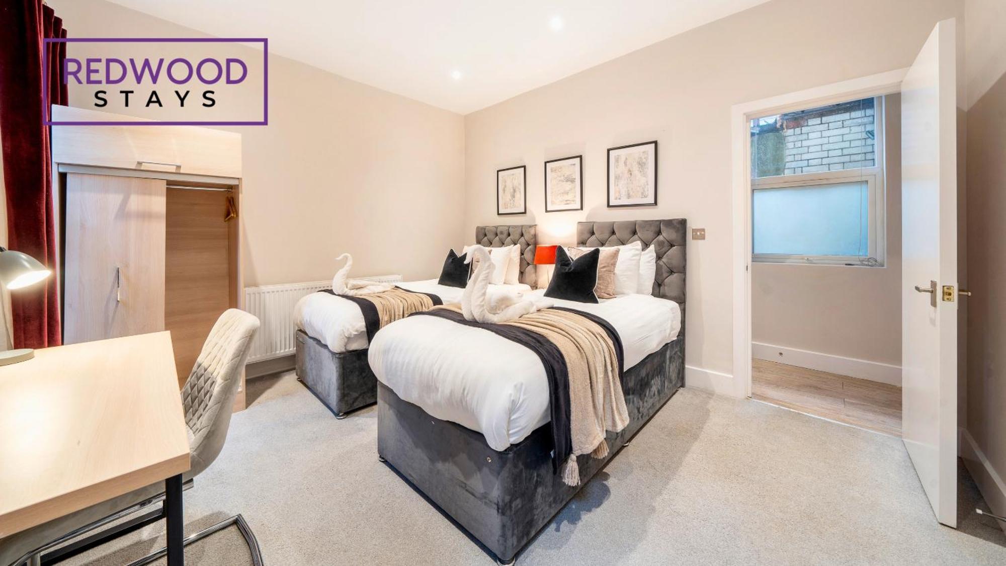 Newly Refurbished Everest Lodge Serviced Apartments For Contractors & Families, Free Wifi & Netflix By Redwood Stays ファーンバラ エクステリア 写真