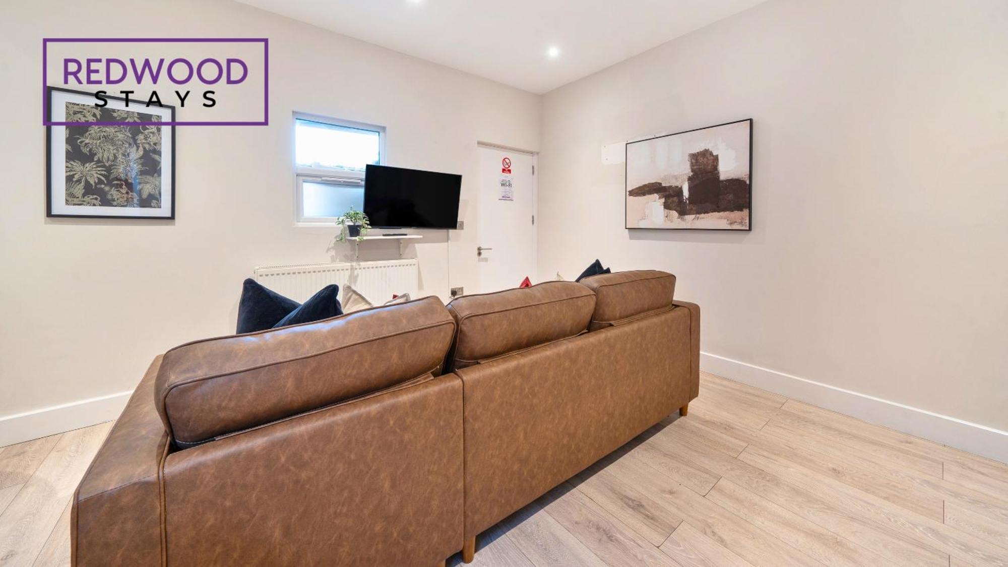 Newly Refurbished Everest Lodge Serviced Apartments For Contractors & Families, Free Wifi & Netflix By Redwood Stays ファーンバラ エクステリア 写真