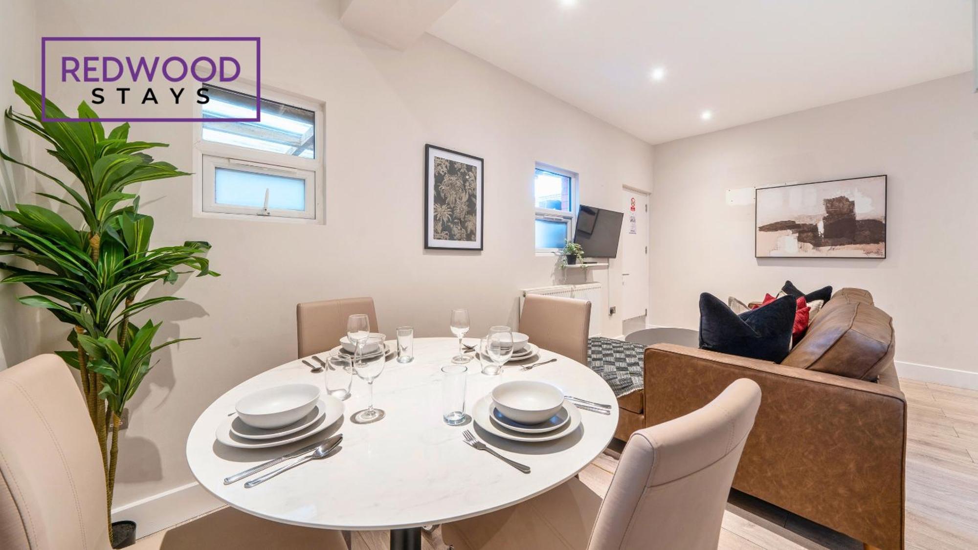 Newly Refurbished Everest Lodge Serviced Apartments For Contractors & Families, Free Wifi & Netflix By Redwood Stays ファーンバラ エクステリア 写真