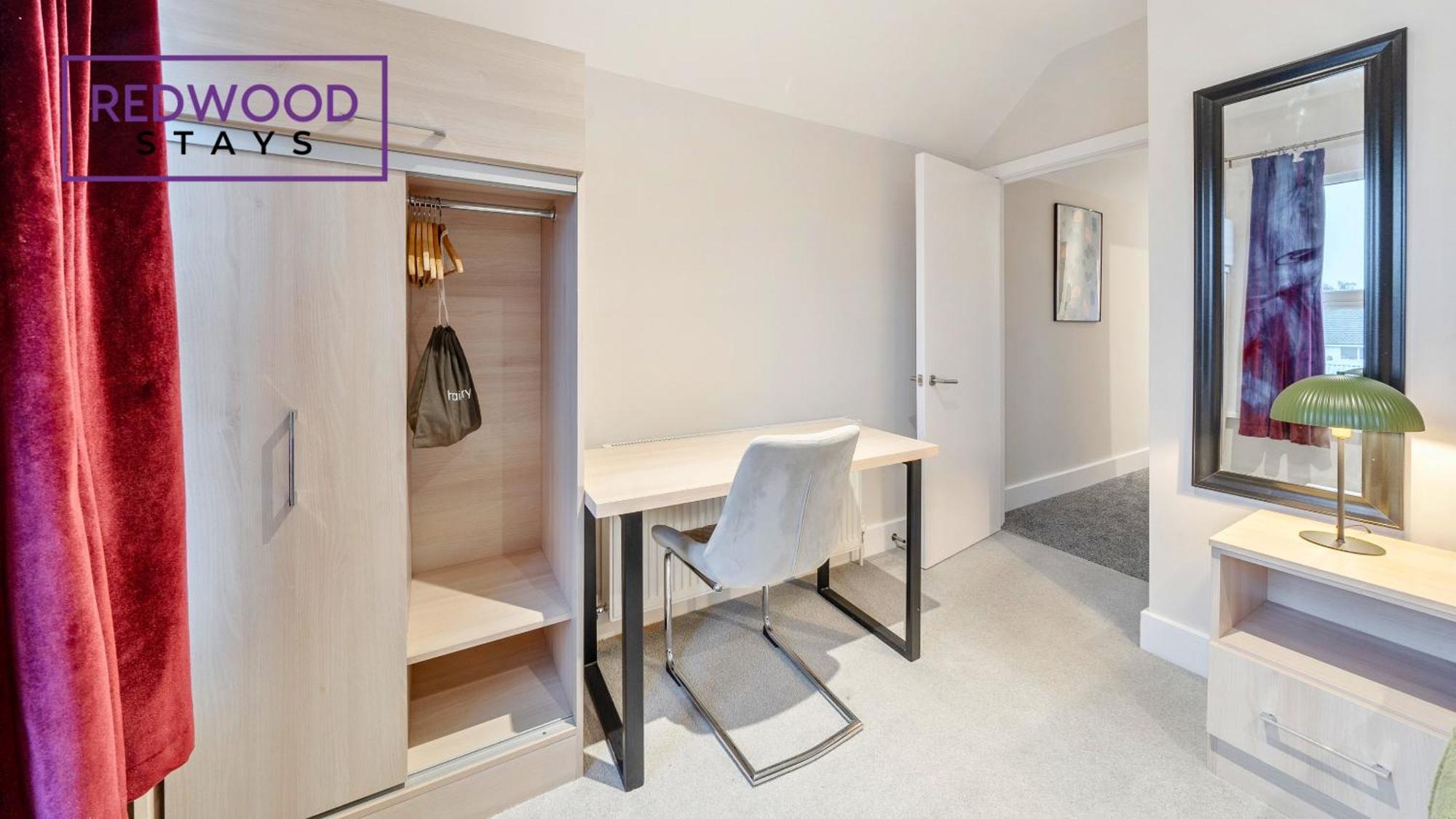 Newly Refurbished Everest Lodge Serviced Apartments For Contractors & Families, Free Wifi & Netflix By Redwood Stays ファーンバラ エクステリア 写真