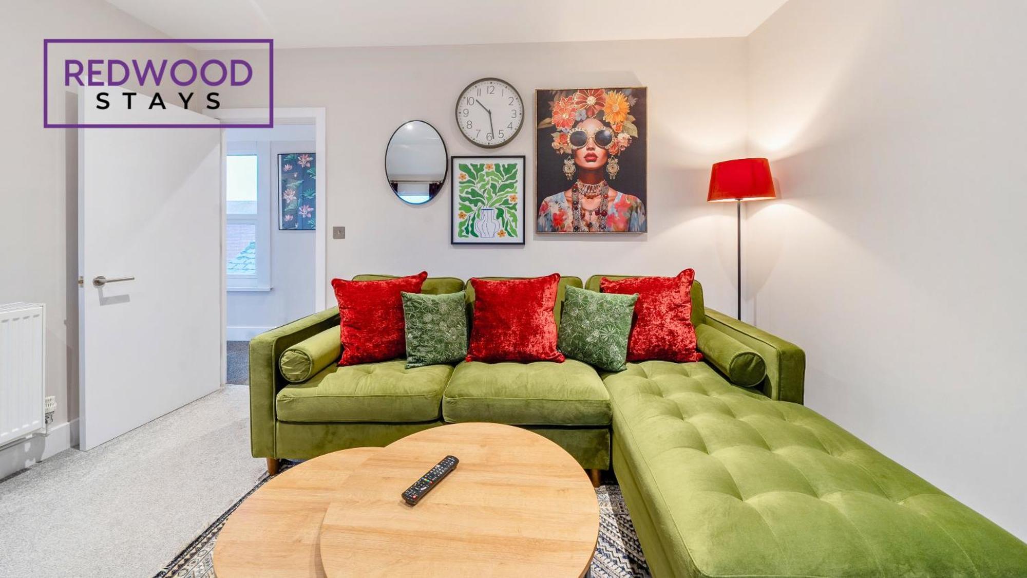 Newly Refurbished Everest Lodge Serviced Apartments For Contractors & Families, Free Wifi & Netflix By Redwood Stays ファーンバラ エクステリア 写真