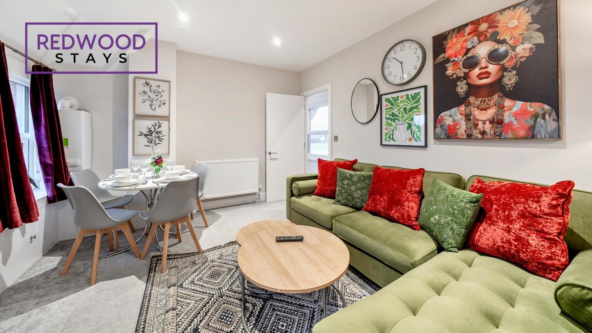 Newly Refurbished Everest Lodge Serviced Apartments For Contractors & Families, Free Wifi & Netflix By Redwood Stays ファーンバラ エクステリア 写真