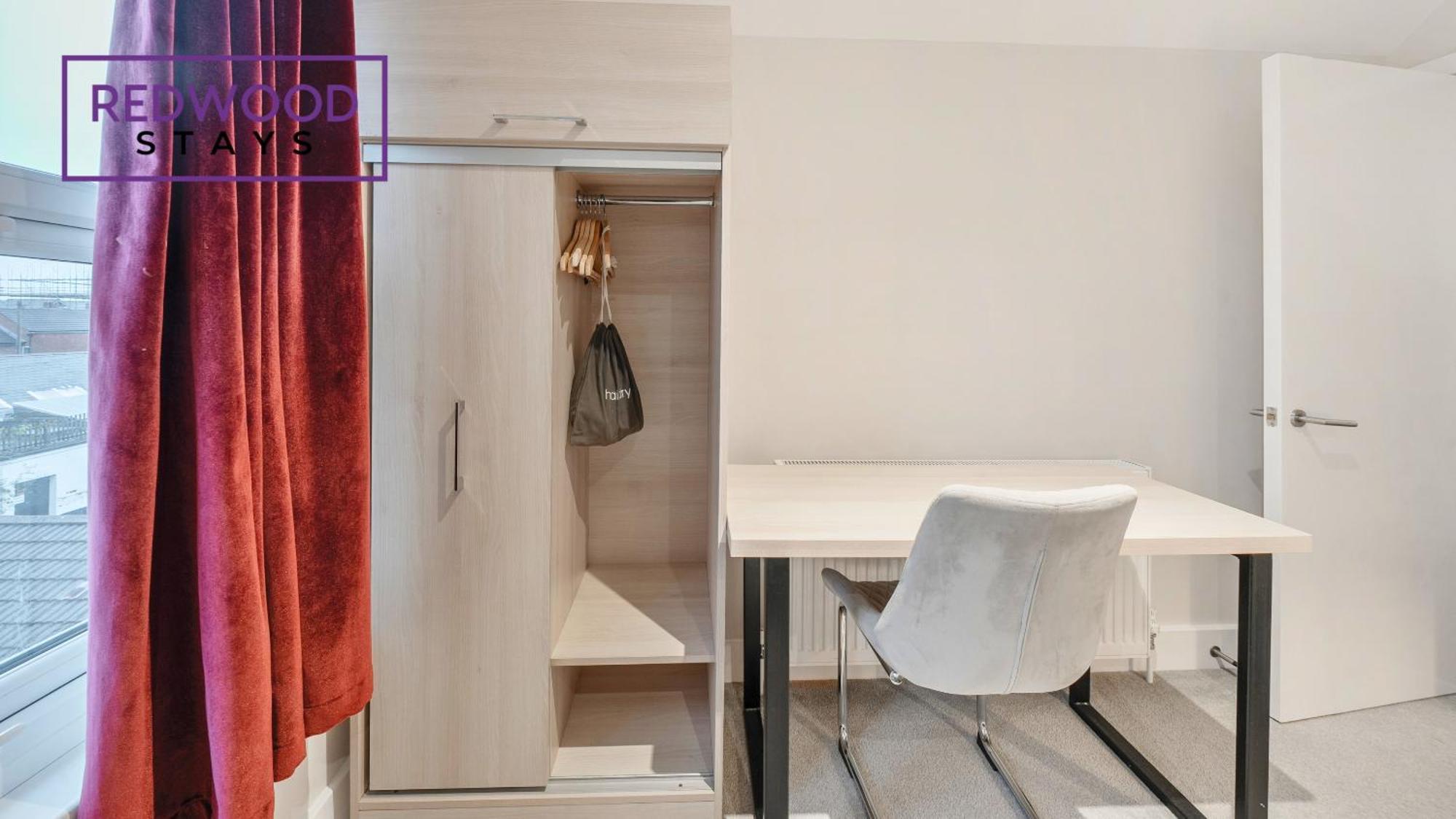 Newly Refurbished Everest Lodge Serviced Apartments For Contractors & Families, Free Wifi & Netflix By Redwood Stays ファーンバラ エクステリア 写真