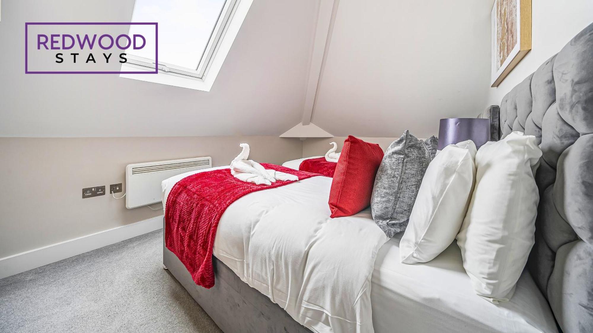 Newly Refurbished Everest Lodge Serviced Apartments For Contractors & Families, Free Wifi & Netflix By Redwood Stays ファーンバラ エクステリア 写真