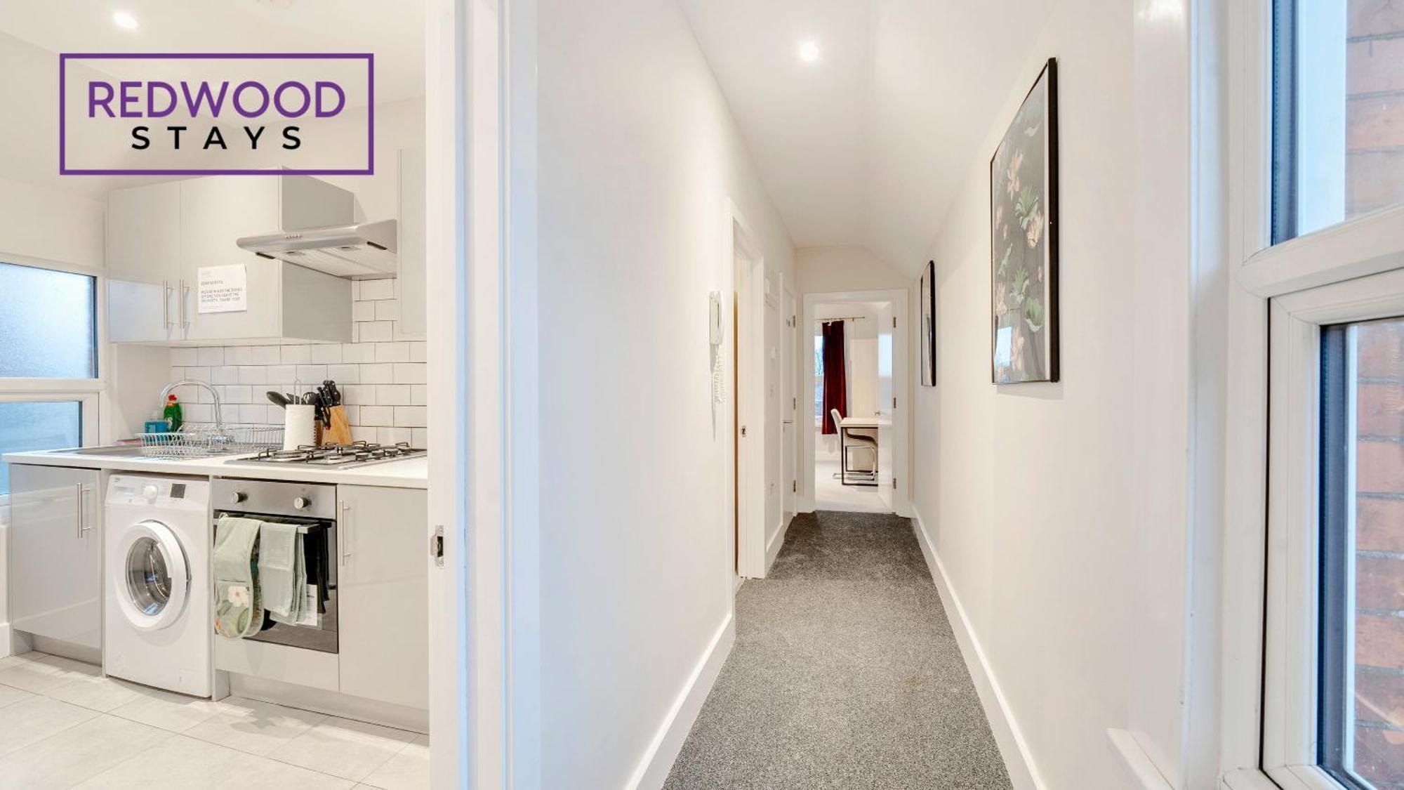 Newly Refurbished Everest Lodge Serviced Apartments For Contractors & Families, Free Wifi & Netflix By Redwood Stays ファーンバラ エクステリア 写真