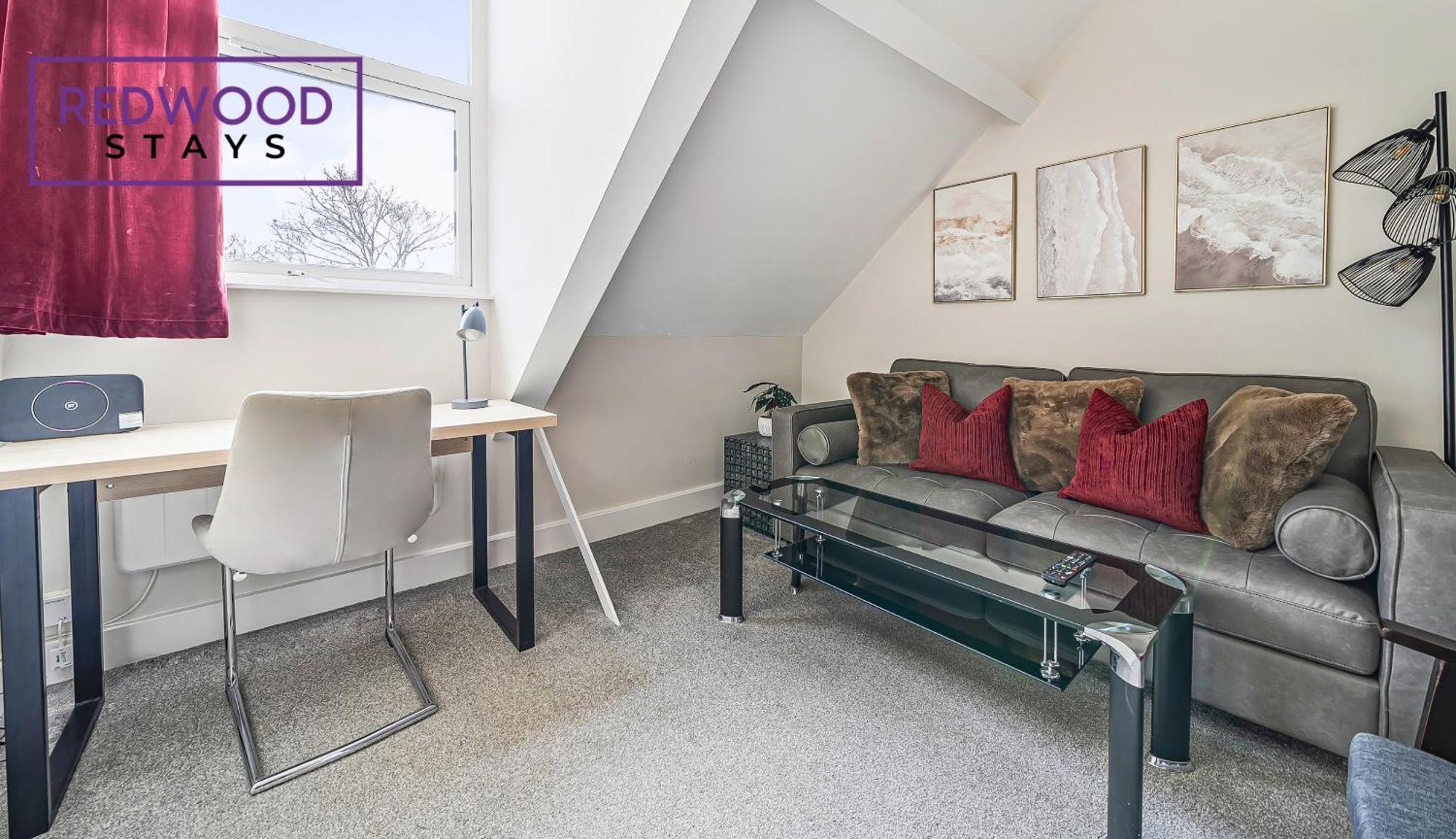 Newly Refurbished Everest Lodge Serviced Apartments For Contractors & Families, Free Wifi & Netflix By Redwood Stays ファーンバラ エクステリア 写真