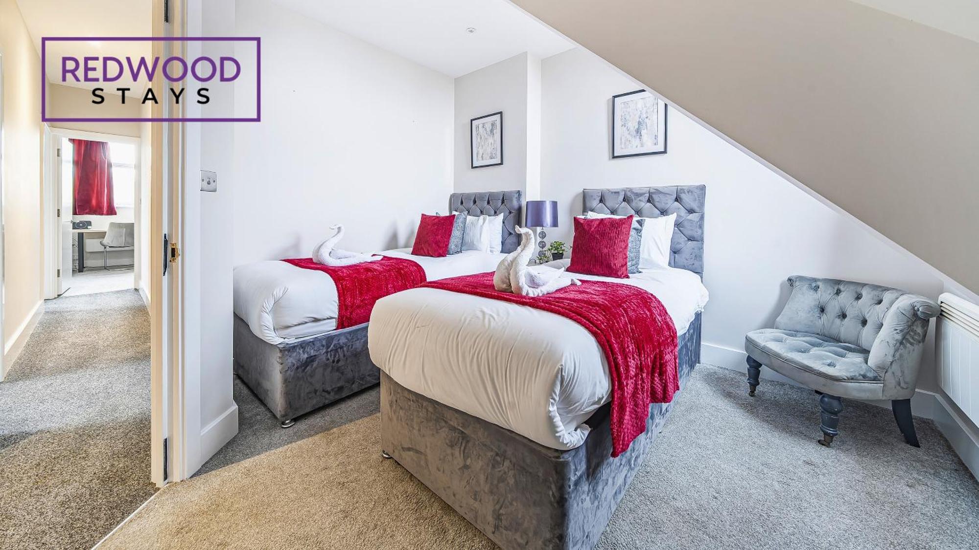 Newly Refurbished Everest Lodge Serviced Apartments For Contractors & Families, Free Wifi & Netflix By Redwood Stays ファーンバラ エクステリア 写真