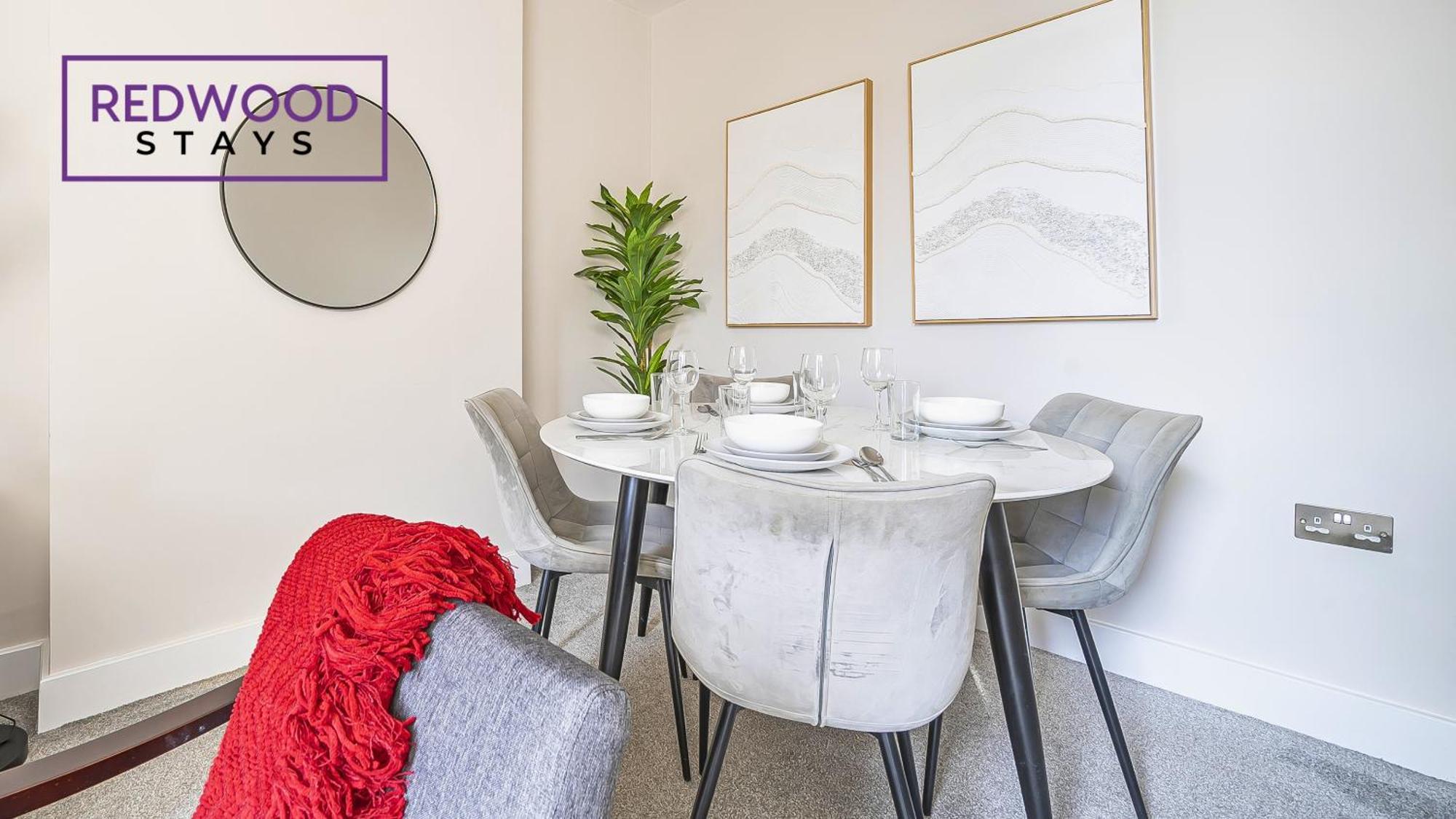 Newly Refurbished Everest Lodge Serviced Apartments For Contractors & Families, Free Wifi & Netflix By Redwood Stays ファーンバラ エクステリア 写真