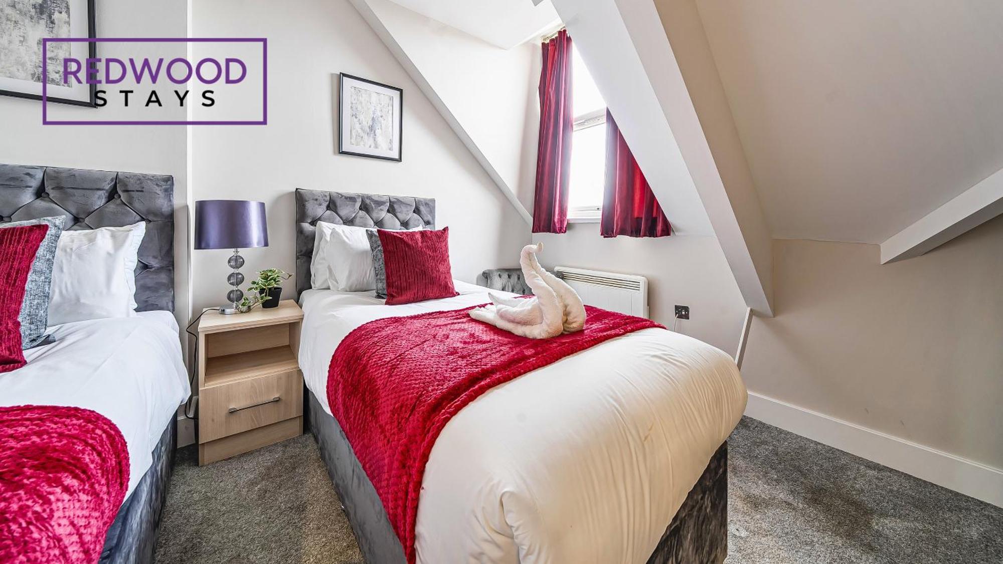 Newly Refurbished Everest Lodge Serviced Apartments For Contractors & Families, Free Wifi & Netflix By Redwood Stays ファーンバラ エクステリア 写真