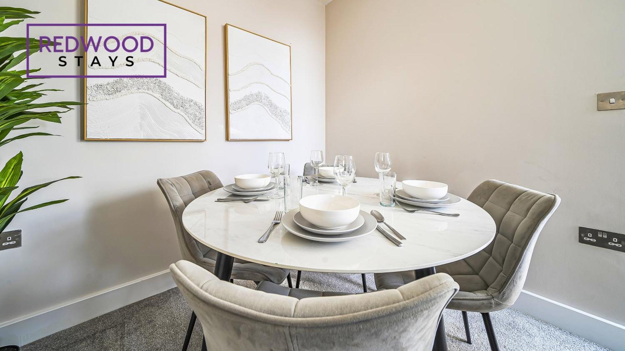 Newly Refurbished Everest Lodge Serviced Apartments For Contractors & Families, Free Wifi & Netflix By Redwood Stays ファーンバラ エクステリア 写真