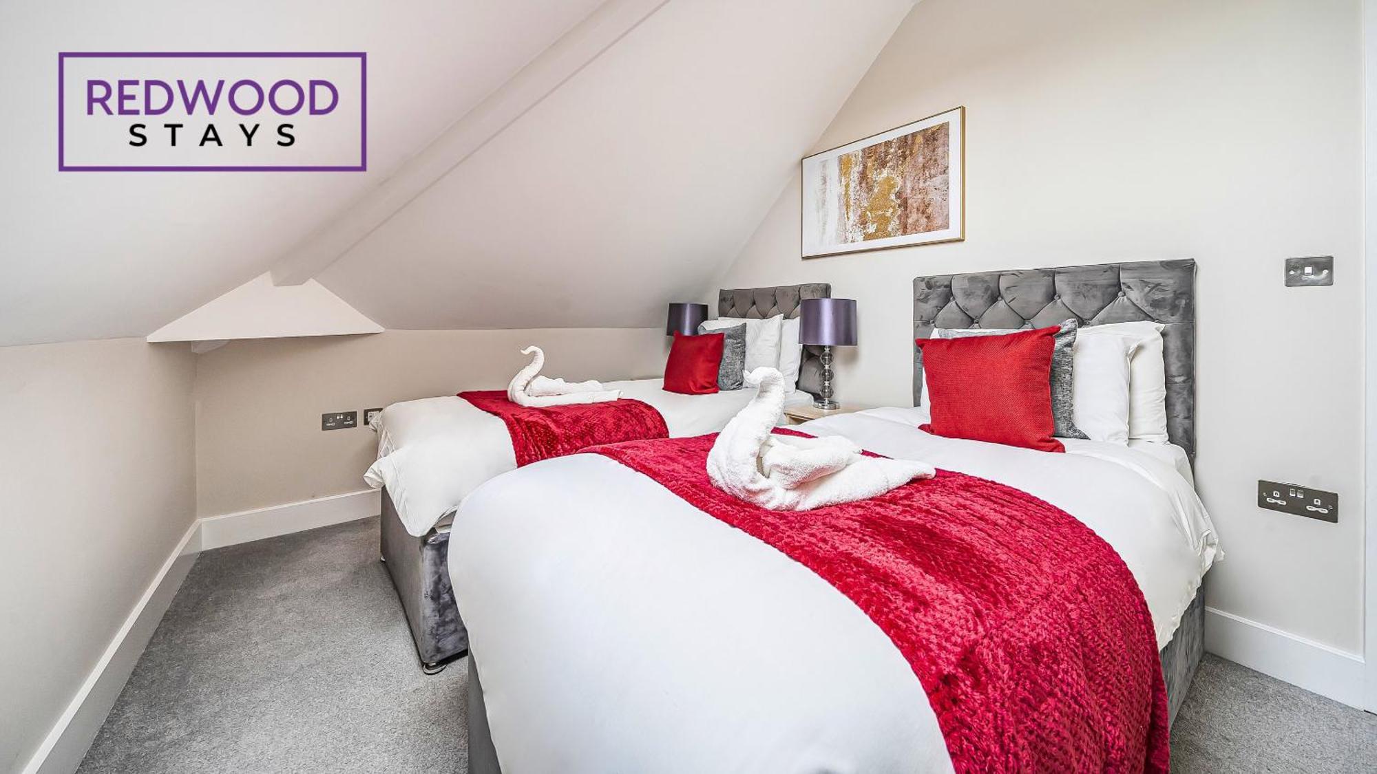 Newly Refurbished Everest Lodge Serviced Apartments For Contractors & Families, Free Wifi & Netflix By Redwood Stays ファーンバラ エクステリア 写真