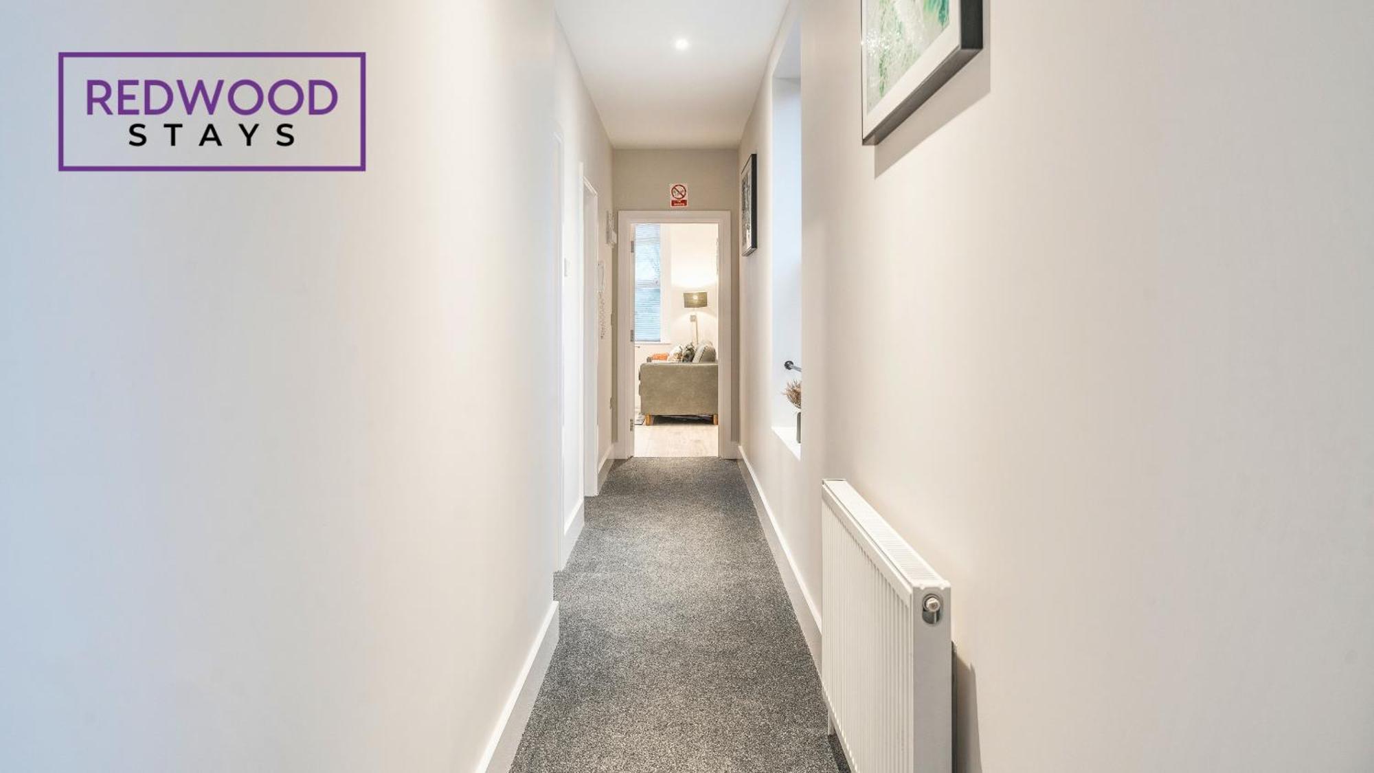 Newly Refurbished Everest Lodge Serviced Apartments For Contractors & Families, Free Wifi & Netflix By Redwood Stays ファーンバラ エクステリア 写真